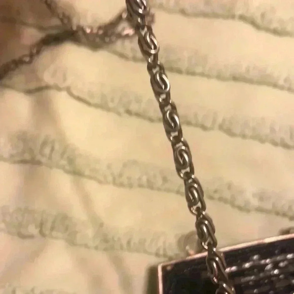 Vintage beaded bag with long chain strap. - Picture 9 of 9